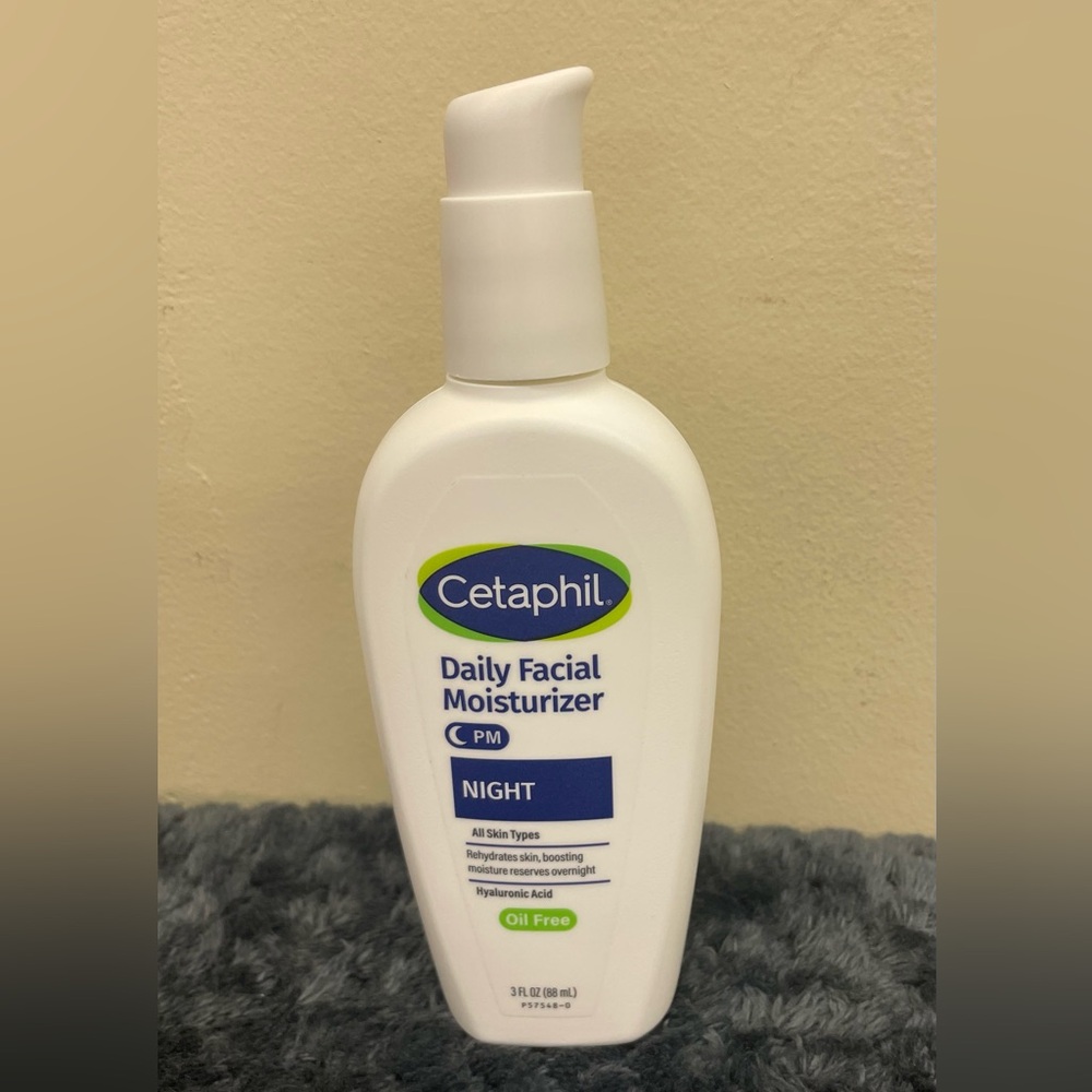 Night Facial Moisturizer - White